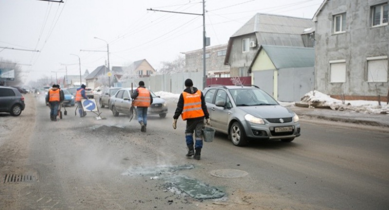 В Оренбурге полным ходом идет весенний ремонт дорог